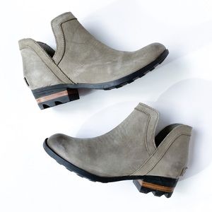 Sorel • lolla cut out booties